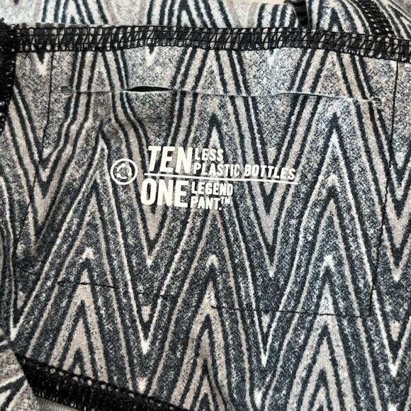 Nike Leggings Womens M Chevron Legend Dri-fit Workout Gym Yoga Running Lounge - Picture 4 of 11